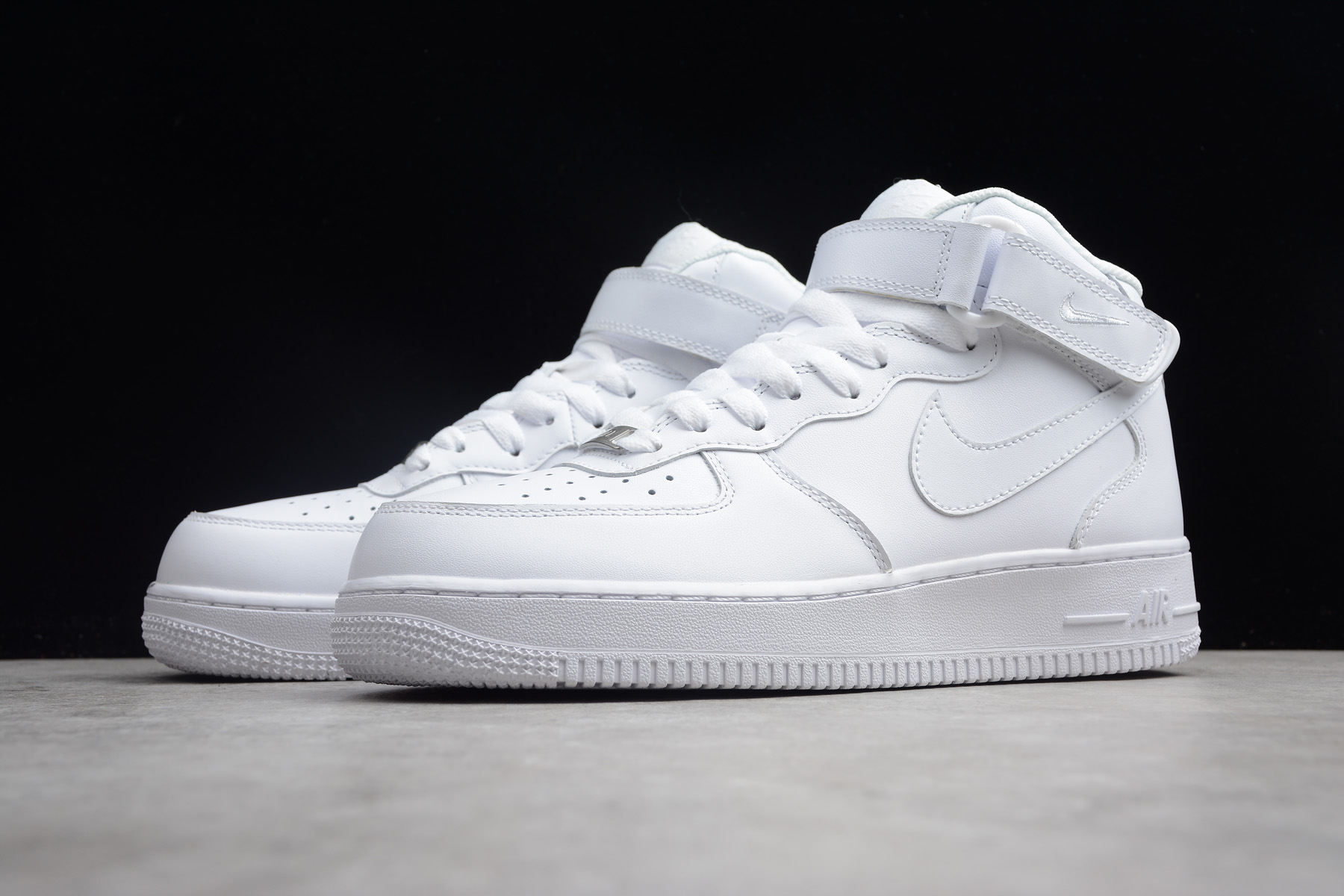 airforce 1 mid white