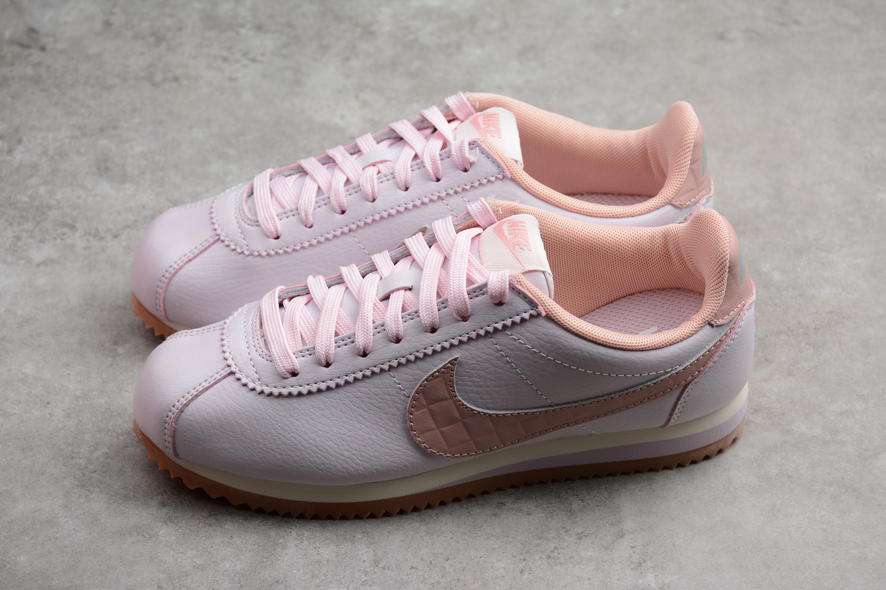 Women's Nike Classic Cortez Leather Lux Pearl Pink 861660-600