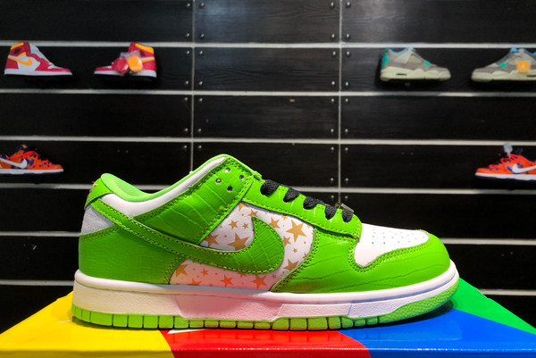2021 Latest DH3228-101 Nike SB Dunk Low Supreme Stars Mean Green For Sale
